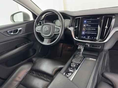 Volvo V60 2.0 D4 Momentum Pro (INCL.BTW) Aut. *LEATHER | FULL-LED | HEATED-COMFORTSEATS | DIGI-COCKPIT | CARPLAY | NAVI-FULLMAP | ECC | PDC | CRUISE | 17''ALU | TOWBAR*