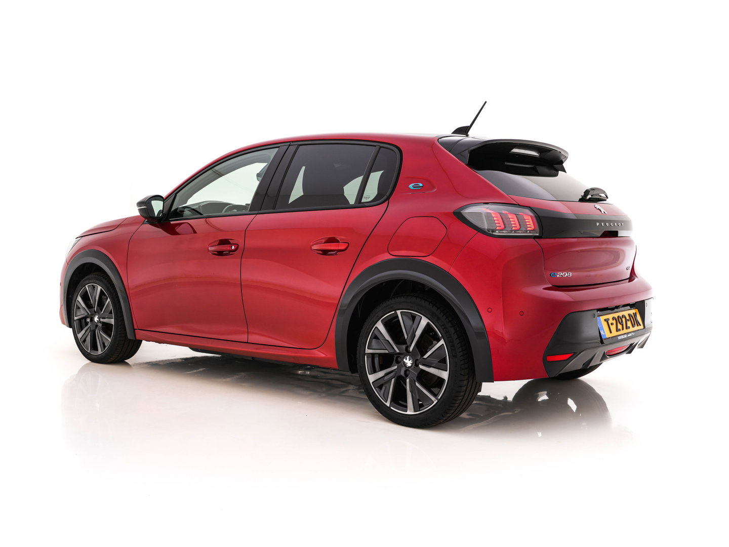 Peugeot e-208 EV GT 350 50 kWh [3-Fase-11kW] *HEATPUMP | FULL-LED | DIGI-COCKPIT | BLINDSPOT | CAMERA | LEATHER-ALCANTARA | AMBIENTLIGHT | NAVI-FULLMAP | LANE-ASSIST | KEYLESS | DAB | CCS-FASTLOADER | HEATED-SPORTSEATS | PRIV