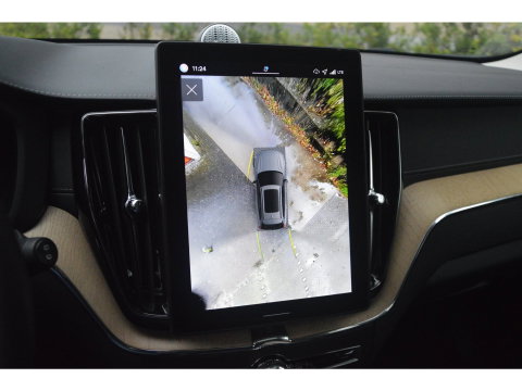 Volvo XC60 T8 Hybride AWD Ultra Dark Executive | Luchtvering | Massage | Stoelventilatie | Head-Up | 360° Camera | Panoramadak |