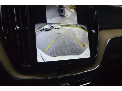 Volvo XC60 T8 Hybride AWD Ultra Dark Executive | Luchtvering | Massage | Stoelventilatie | Head-Up | 360° Camera | Panoramadak |