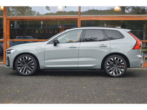 Volvo XC60 T8 Hybride AWD Ultra Dark Executive | Luchtvering | Massage | Stoelventilatie | Head-Up | 360° Camera | Panoramadak |
