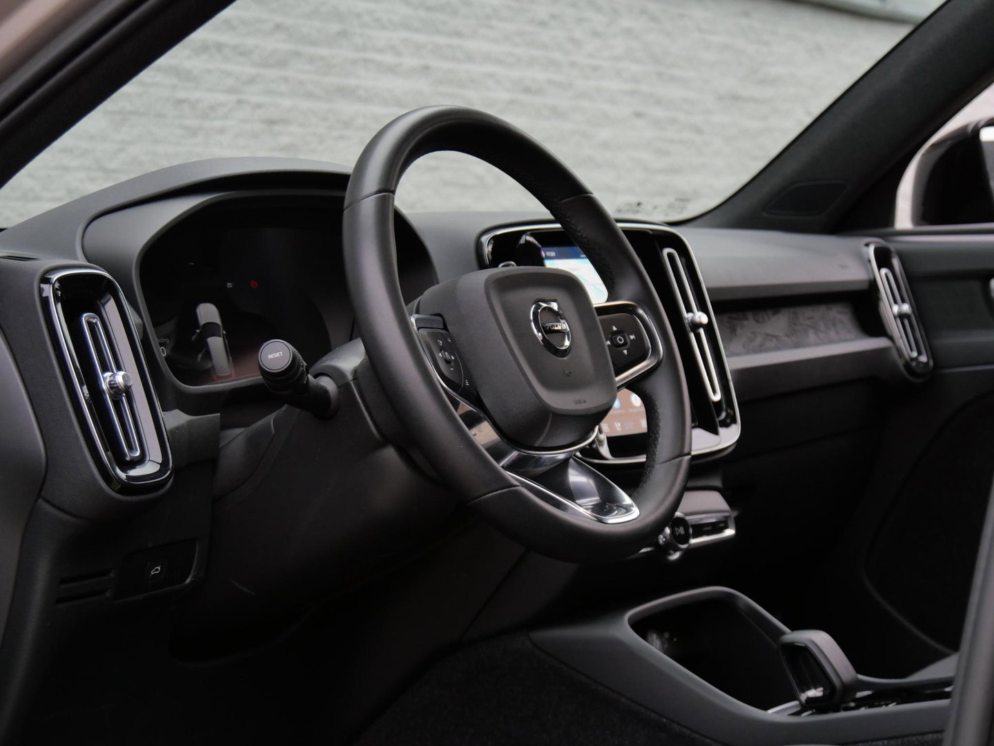 Volvo XC40 70kWh PLUS/ TREKHAAK/ ADAPTIVE CRUISE/ BLIS/ ELEKT. KLEP/ SOH 96%