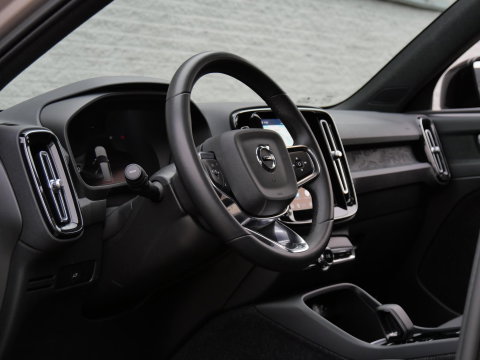 Volvo XC40 70kWh PLUS/ TREKHAAK/ ADAPTIVE CRUISE/ BLIS/ ELEKT. KLEP/ SOH 96%