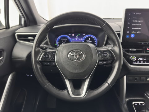 Toyota Corolla Cross 2.0 High Power Hybrid Active (Plug-in) (INCL.BTW) Aut. *FULL-LED | CAMERA | COMFORT-SEATS | DIGI-COCKPIT | ECC | PDC | 17''ALU*