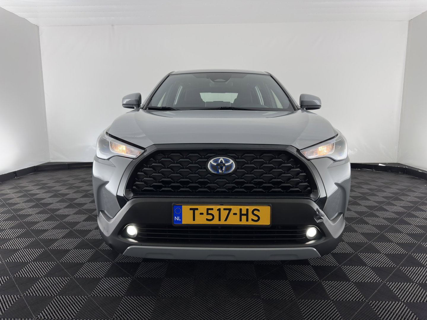 Toyota Corolla Cross 2.0 High Power Hybrid Active (Plug-in) (INCL.BTW) Aut. *FULL-LED | CAMERA | COMFORT-SEATS | DIGI-COCKPIT | ECC | PDC | 17''ALU*
