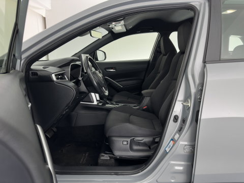 Toyota Corolla Cross 2.0 High Power Hybrid Active (Plug-in) (INCL.BTW) Aut. *FULL-LED | CAMERA | COMFORT-SEATS | DIGI-COCKPIT | ECC | PDC | 17''ALU*