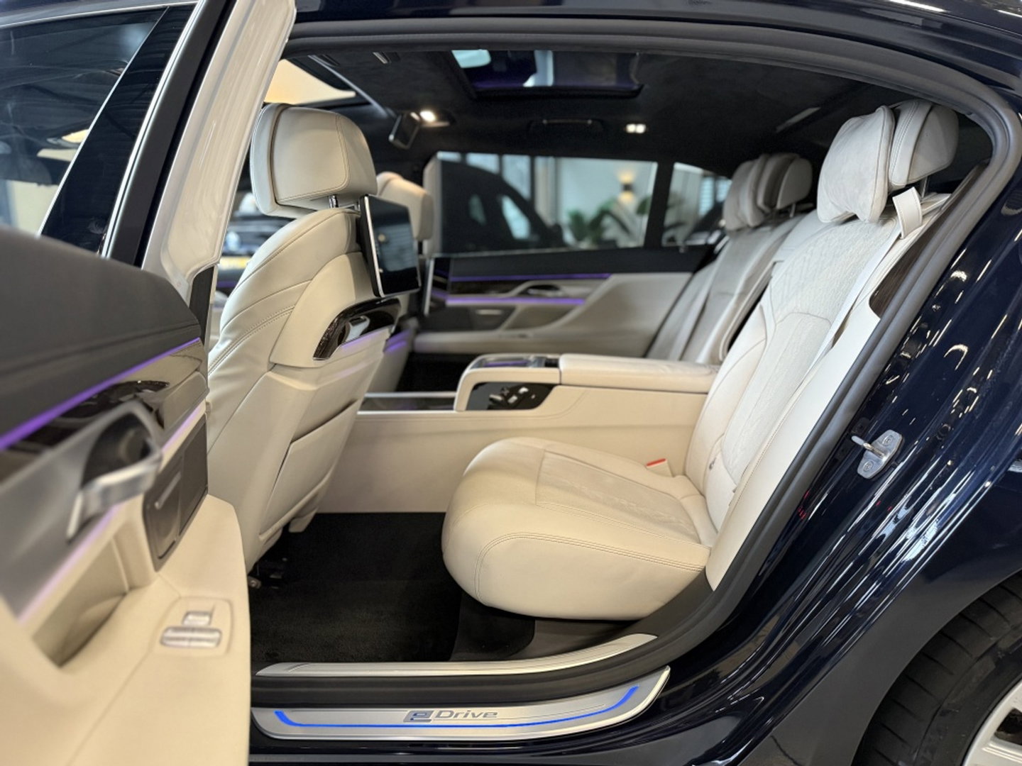 BMW 7 Serie 740e Lang 326PK xDrive VIP / Skylounge / Massage / Laser / 360°