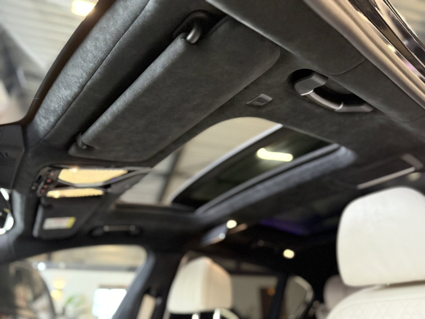BMW 7 Serie 740e Lang 326PK xDrive VIP / Skylounge / Massage / Laser / 360°