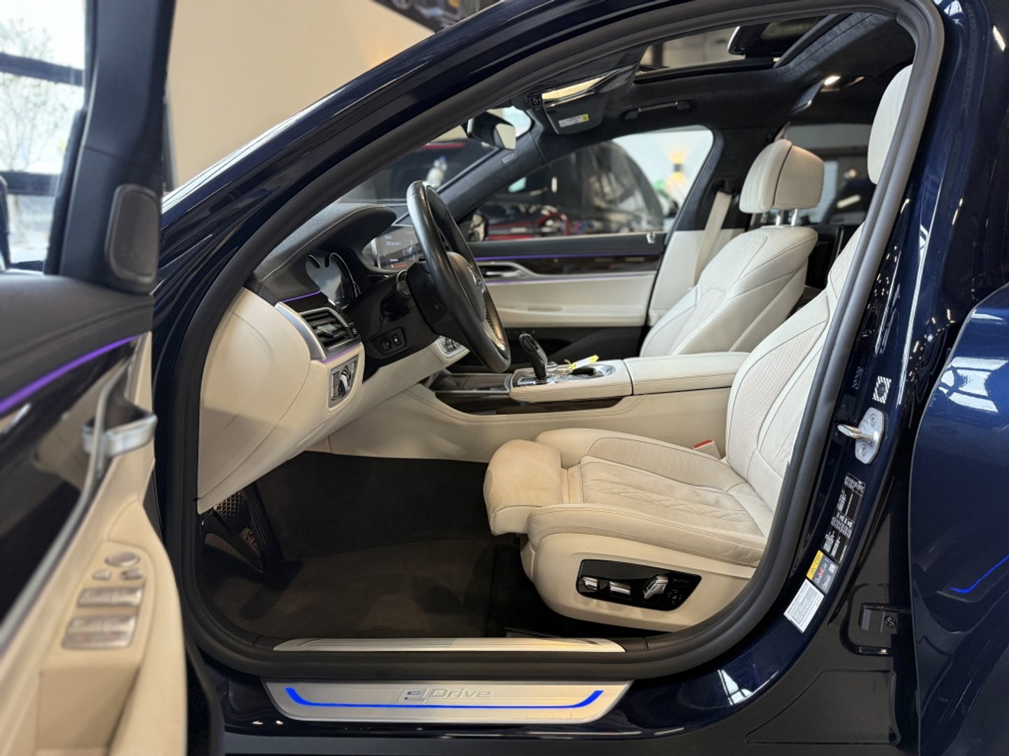BMW 7 Serie 740e Lang 326PK xDrive VIP / Skylounge / Massage / Laser / 360°