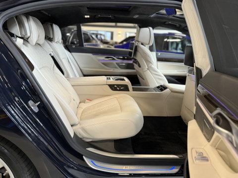 BMW 7 Serie 740e Lang 326PK xDrive VIP / Skylounge / Massage / Laser / 360°