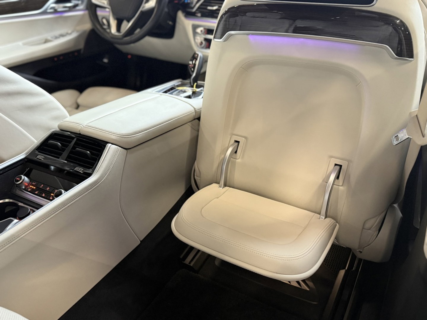 BMW 7 Serie 740e Lang 326PK xDrive VIP / Skylounge / Massage / Laser / 360°
