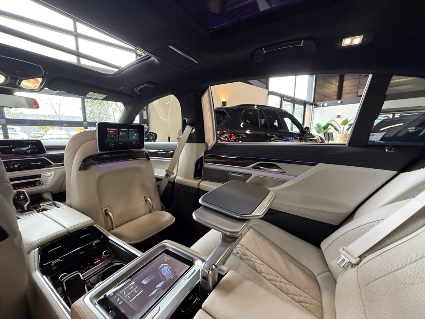 BMW 7 Serie 740e Lang 326PK xDrive VIP / Skylounge / Massage / Laser / 360°
