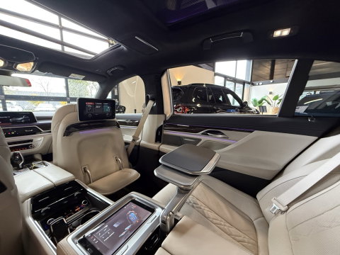 BMW 7 Serie 740e Lang 326PK xDrive VIP / Skylounge / Massage / Laser / 360°