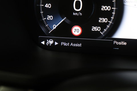 Volvo V60 T6 R-Design | Long Range | ACC | Stoelverwarming | Trekhaak | Camera | Keyless | Memory | 19 Inch