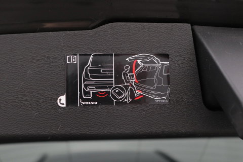 Volvo V60 T6 R-Design | Long Range | ACC | Stoelverwarming | Trekhaak | Camera | Keyless | Memory | 19 Inch