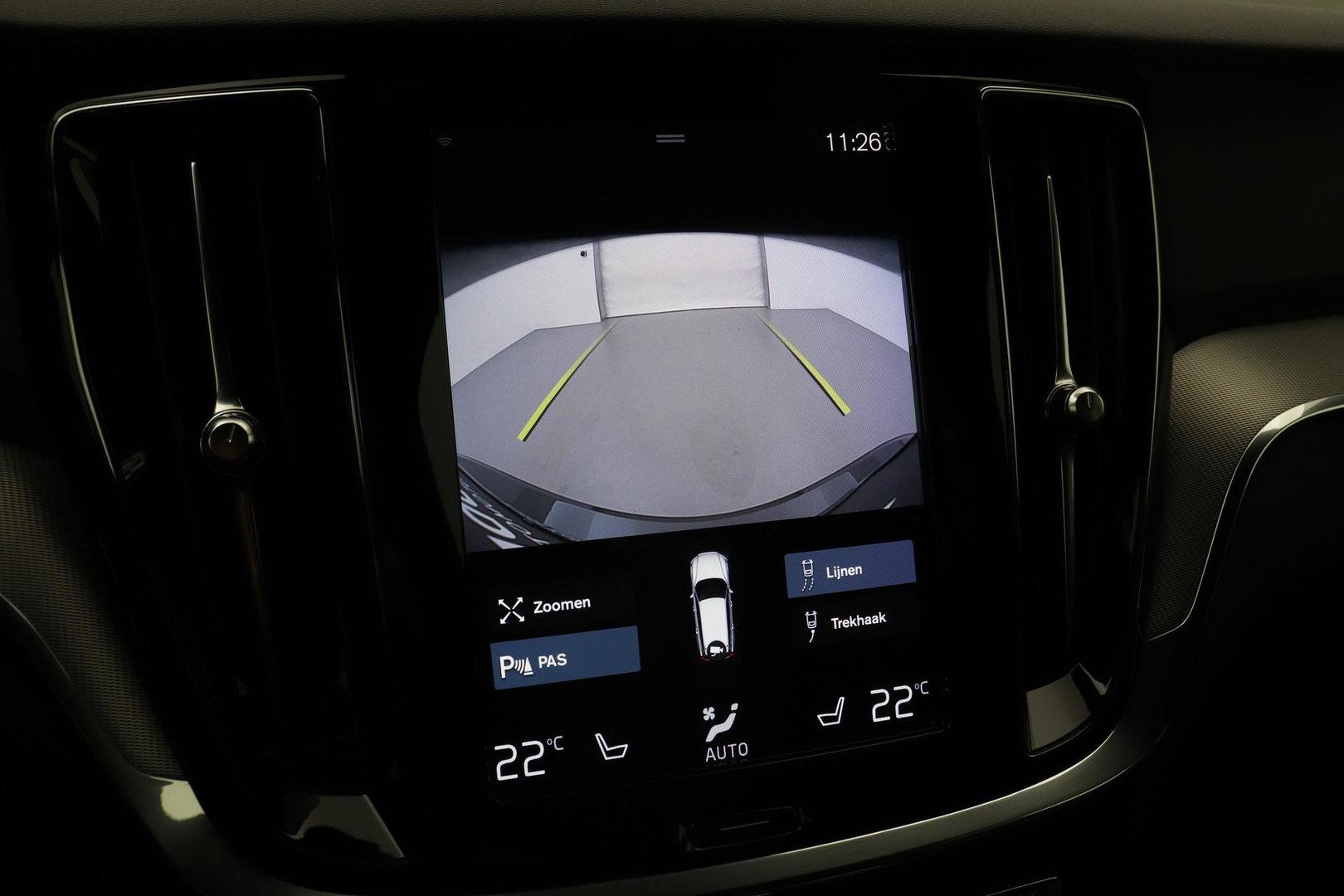 Volvo V60 T6 R-Design | Long Range | ACC | Stoelverwarming | Trekhaak | Camera | Keyless | Memory | 19 Inch