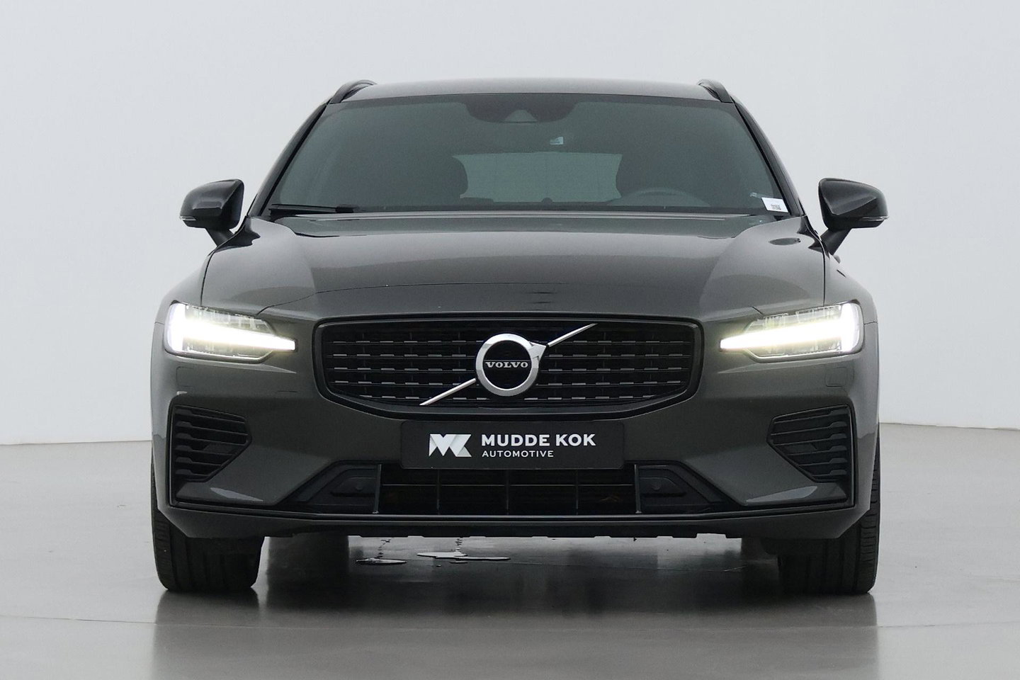 Volvo V60 T6 R-Design | Long Range | ACC | Stoelverwarming | Trekhaak | Camera | Keyless | Memory | 19 Inch