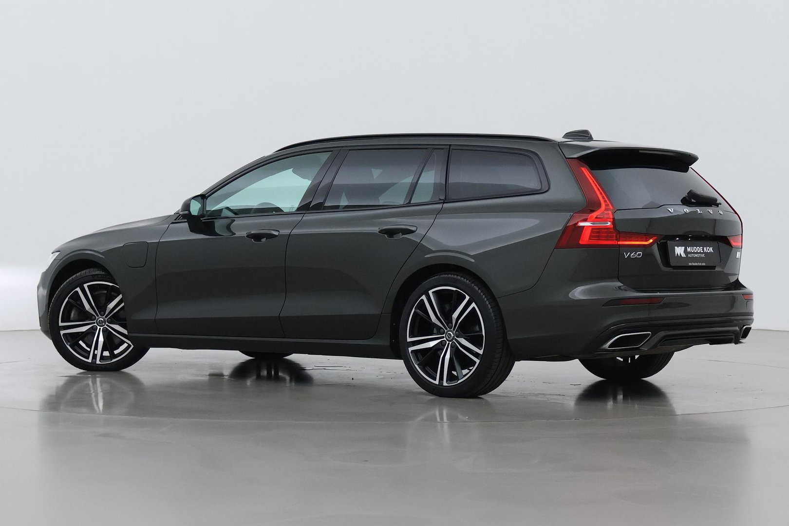 Volvo V60 T6 R-Design | Long Range | ACC | Stoelverwarming | Trekhaak | Camera | Keyless | Memory | 19 Inch