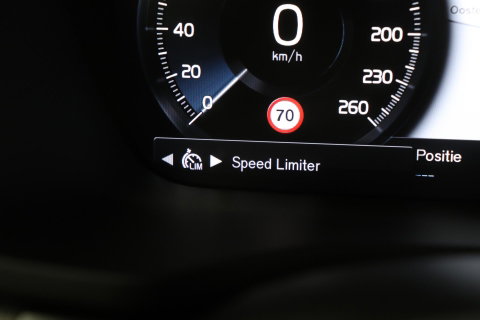 Volvo V60 T6 R-Design | Long Range | ACC | Stoelverwarming | Trekhaak | Camera | Keyless | Memory | 19 Inch