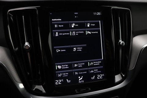 Volvo V60 T6 R-Design | Long Range | ACC | Stoelverwarming | Trekhaak | Camera | Keyless | Memory | 19 Inch