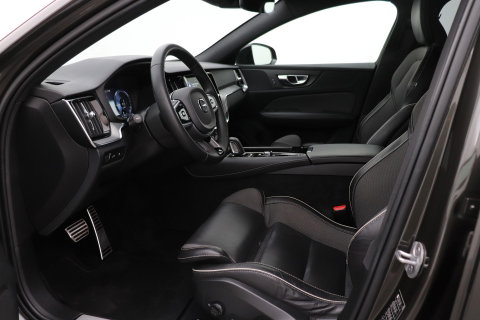 Volvo V60 T6 R-Design | Long Range | ACC | Stoelverwarming | Trekhaak | Camera | Keyless | Memory | 19 Inch