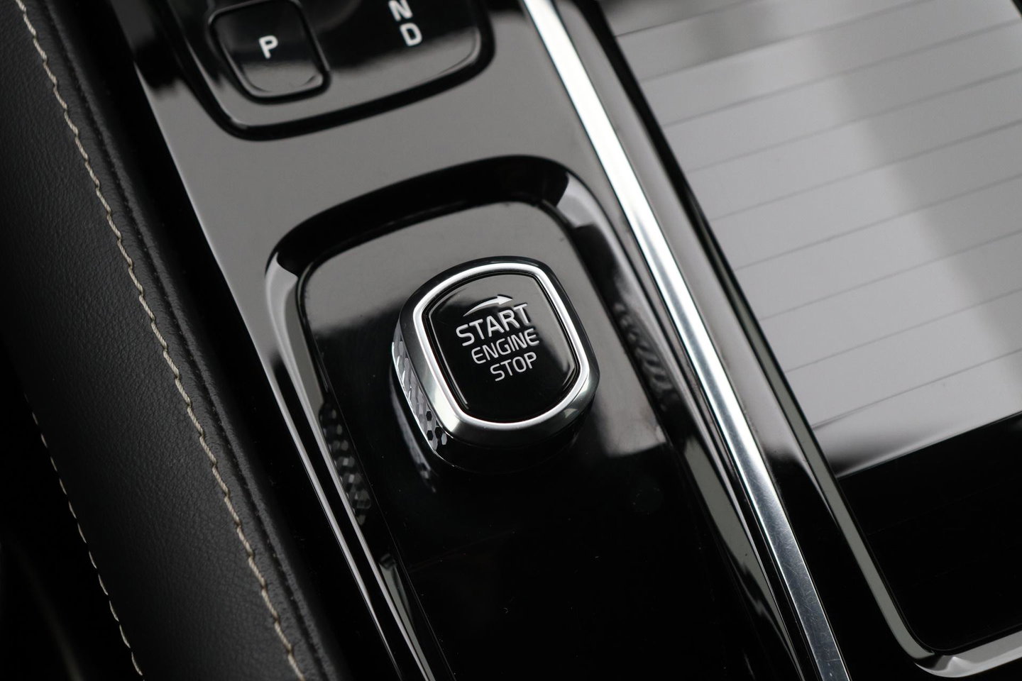 Volvo V60 T6 R-Design | Long Range | ACC | Stoelverwarming | Trekhaak | Camera | Keyless | Memory | 19 Inch