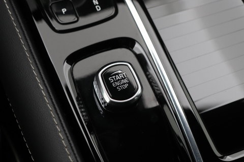 Volvo V60 T6 R-Design | Long Range | ACC | Stoelverwarming | Trekhaak | Camera | Keyless | Memory | 19 Inch