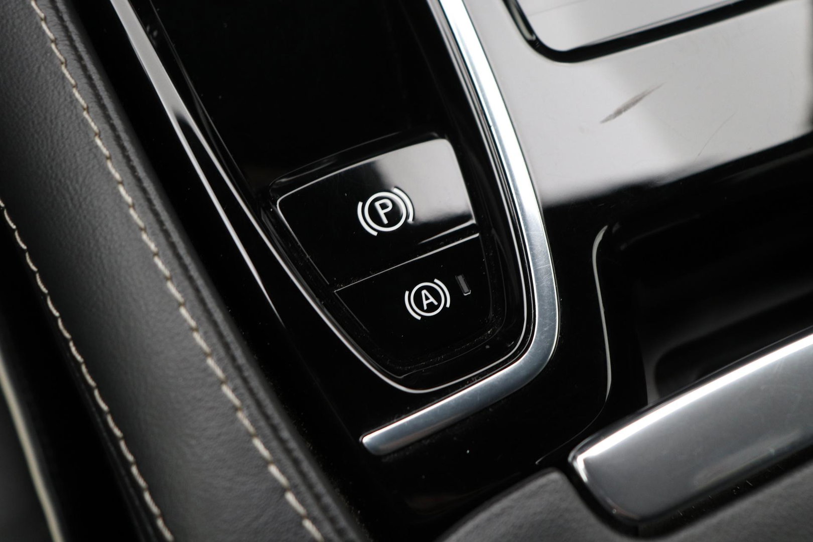 Volvo V60 T6 R-Design | Long Range | ACC | Stoelverwarming | Trekhaak | Camera | Keyless | Memory | 19 Inch