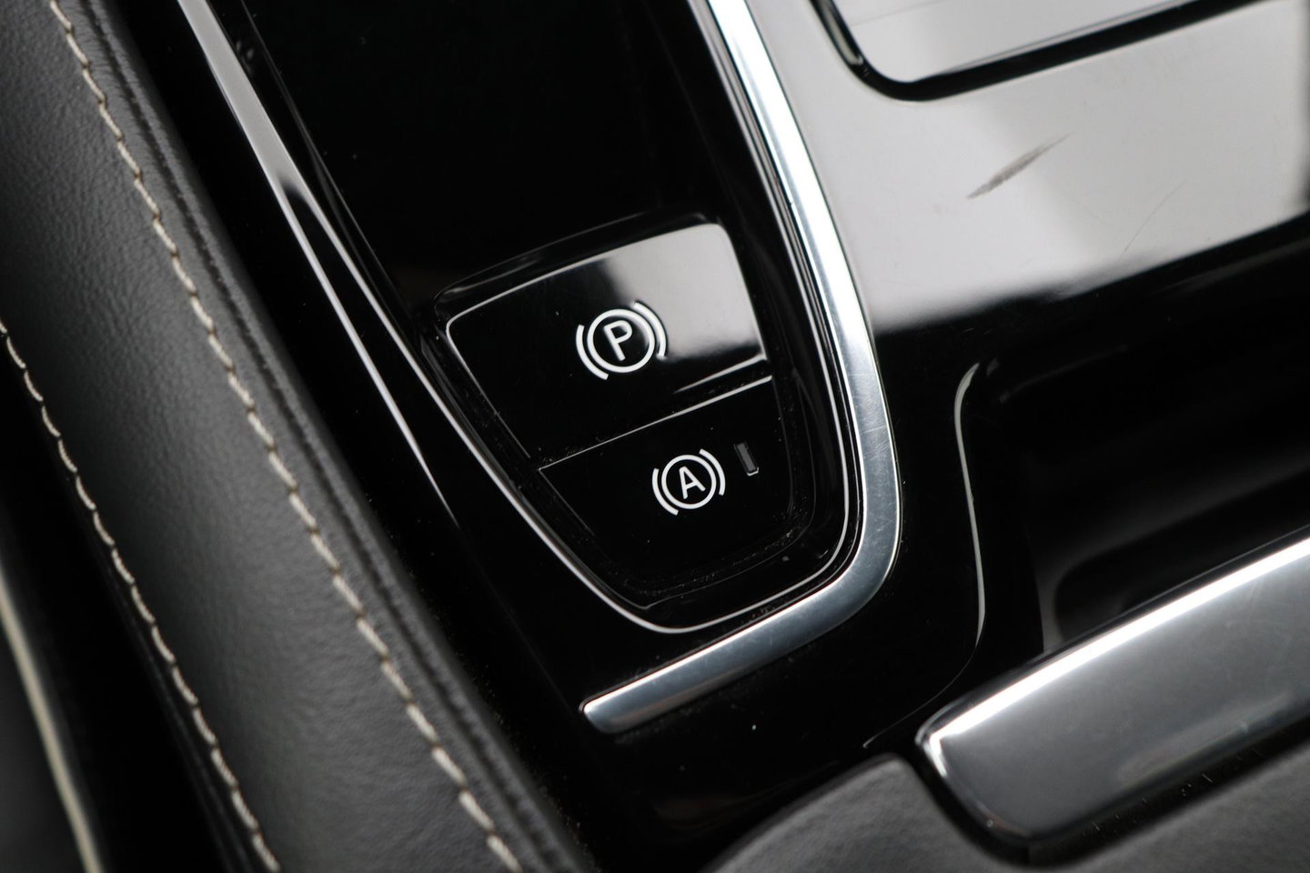 Volvo V60 T6 R-Design | Long Range | ACC | Stoelverwarming | Trekhaak | Camera | Keyless | Memory | 19 Inch