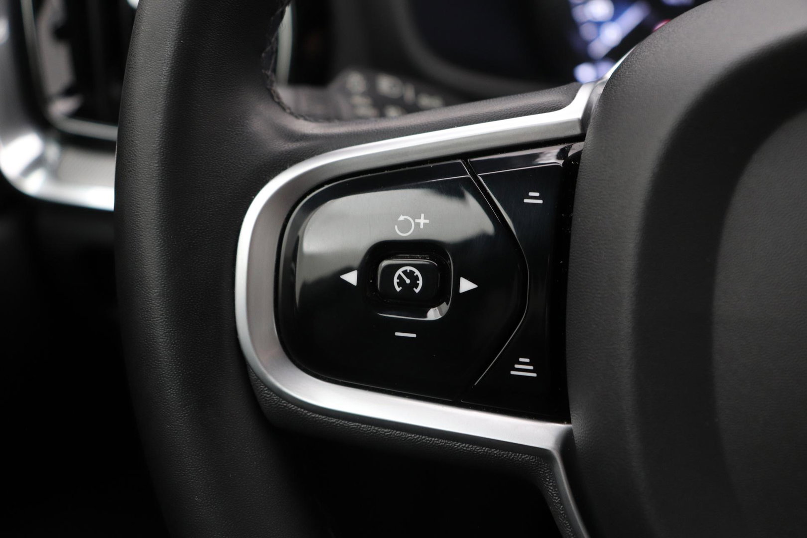 Volvo V60 T6 R-Design | Long Range | ACC | Stoelverwarming | Trekhaak | Camera | Keyless | Memory | 19 Inch