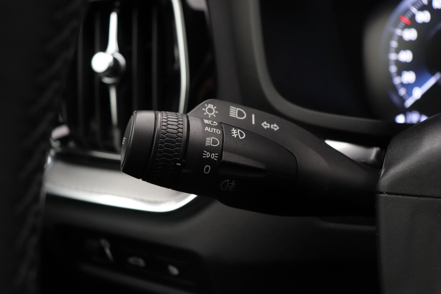 Volvo V60 T6 R-Design | Long Range | ACC | Stoelverwarming | Trekhaak | Camera | Keyless | Memory | 19 Inch