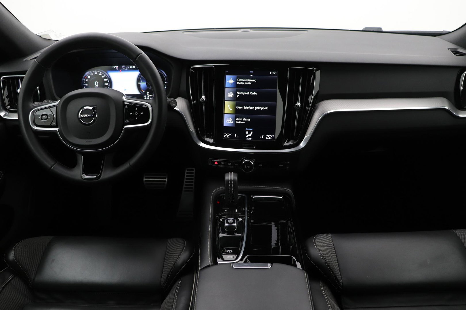 Volvo V60 T6 R-Design | Long Range | ACC | Stoelverwarming | Trekhaak | Camera | Keyless | Memory | 19 Inch