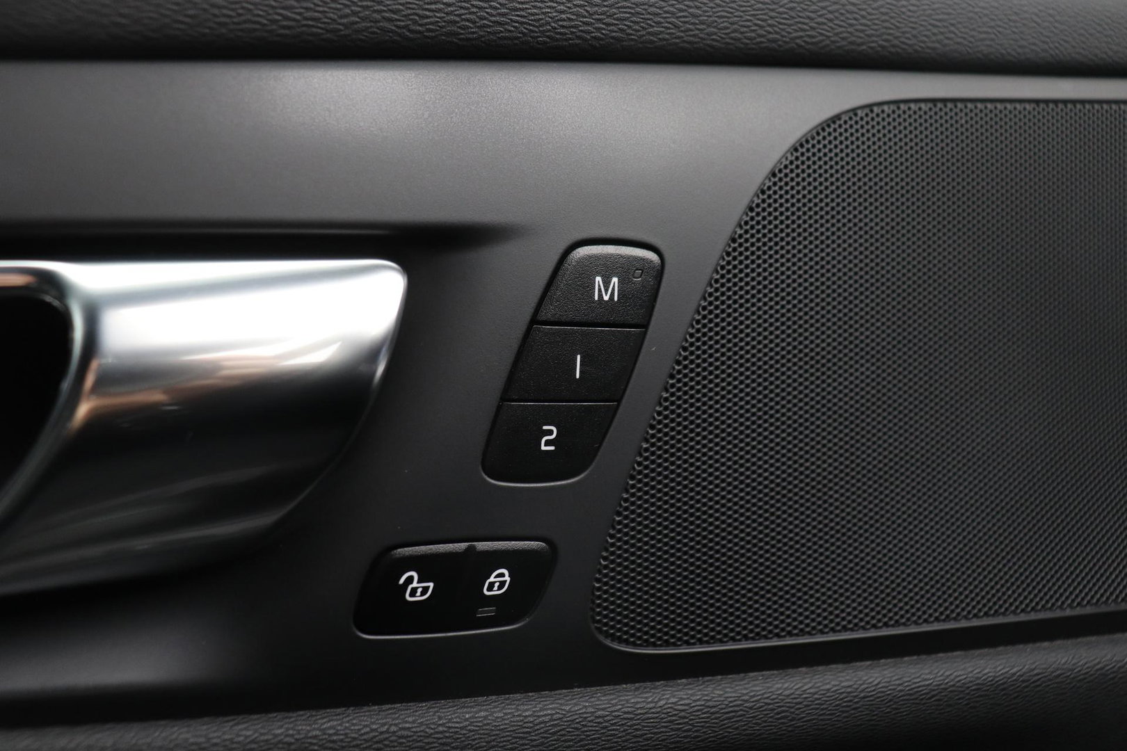 Volvo V60 T6 R-Design | Long Range | ACC | Stoelverwarming | Trekhaak | Camera | Keyless | Memory | 19 Inch