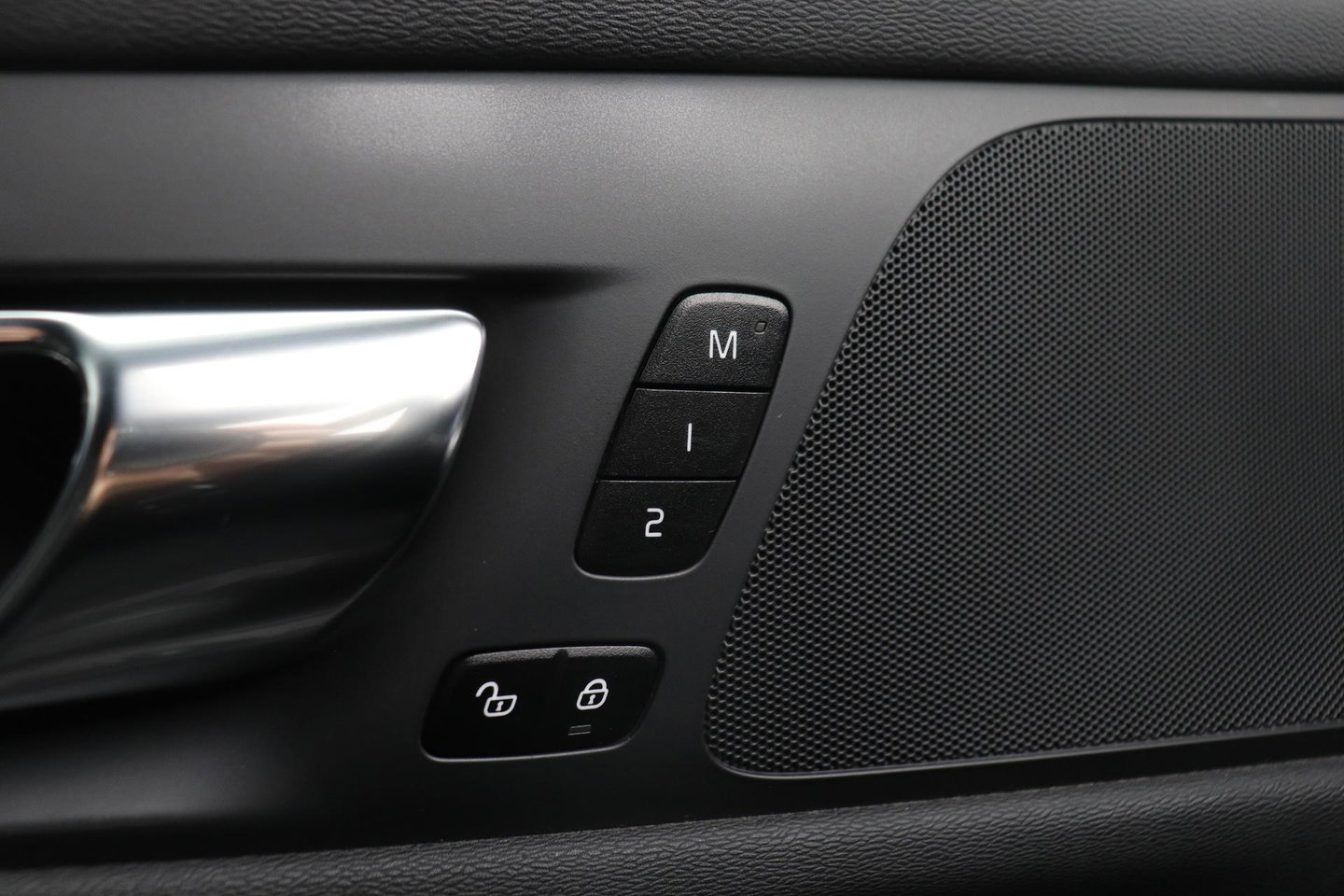 Volvo V60 T6 R-Design | Long Range | ACC | Stoelverwarming | Trekhaak | Camera | Keyless | Memory | 19 Inch