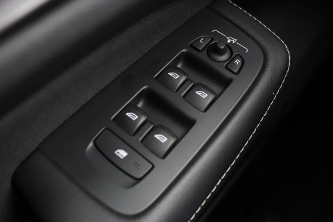 Volvo V60 T6 R-Design | Long Range | ACC | Stoelverwarming | Trekhaak | Camera | Keyless | Memory | 19 Inch