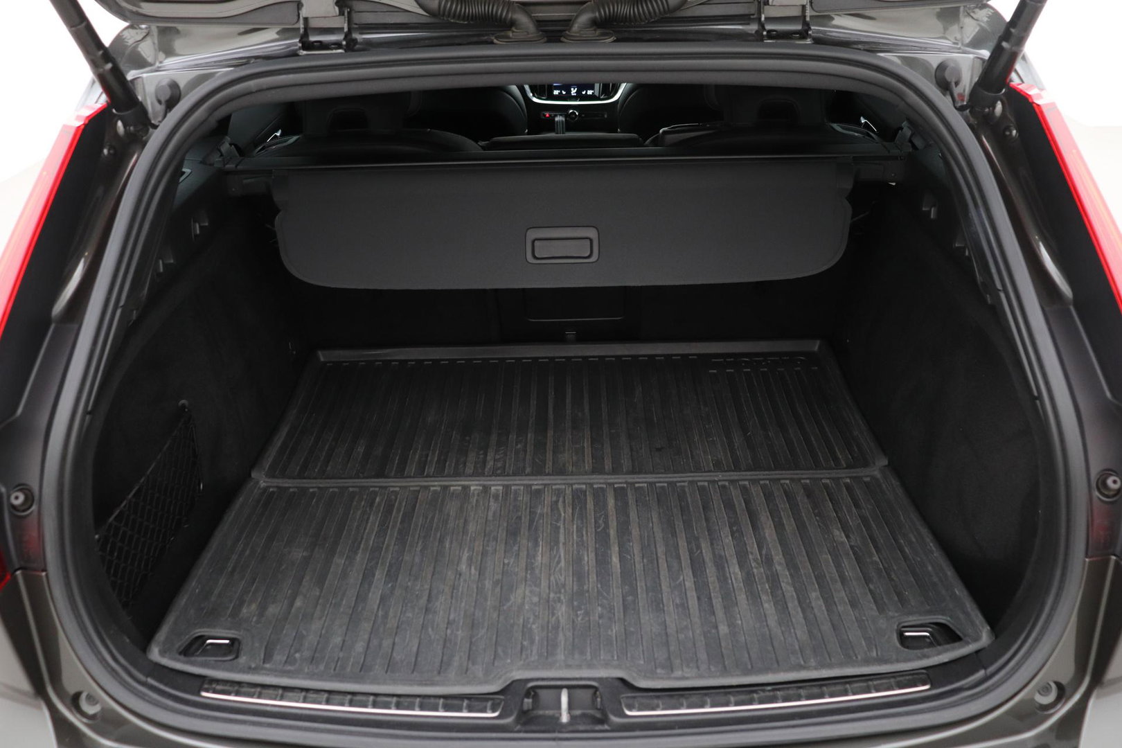Volvo V60 T6 R-Design | Long Range | ACC | Stoelverwarming | Trekhaak | Camera | Keyless | Memory | 19 Inch