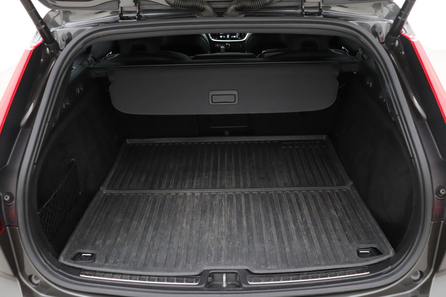 Volvo V60 T6 R-Design | Long Range | ACC | Stoelverwarming | Trekhaak | Camera | Keyless | Memory | 19 Inch