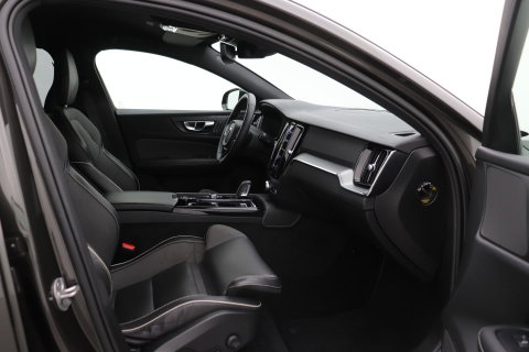 Volvo V60 T6 R-Design | Long Range | ACC | Stoelverwarming | Trekhaak | Camera | Keyless | Memory | 19 Inch