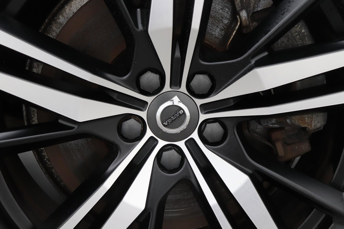 Volvo V60 T6 R-Design | Long Range | ACC | Stoelverwarming | Trekhaak | Camera | Keyless | Memory | 19 Inch