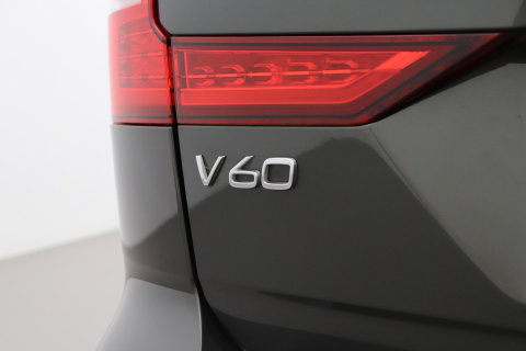 Volvo V60 T6 R-Design | Long Range | ACC | Stoelverwarming | Trekhaak | Camera | Keyless | Memory | 19 Inch