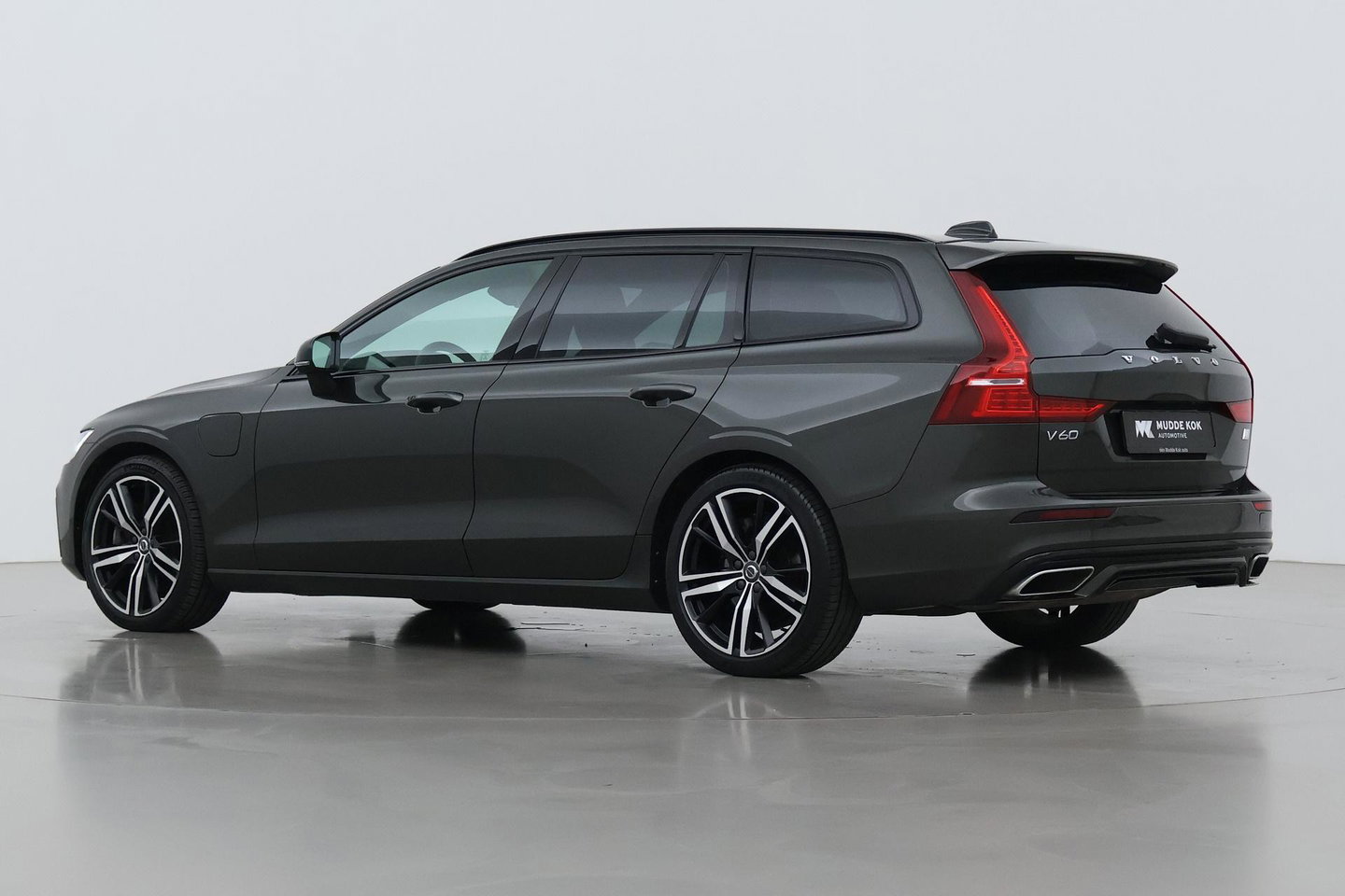 Volvo V60 T6 R-Design | Long Range | ACC | Stoelverwarming | Trekhaak | Camera | Keyless | Memory | 19 Inch