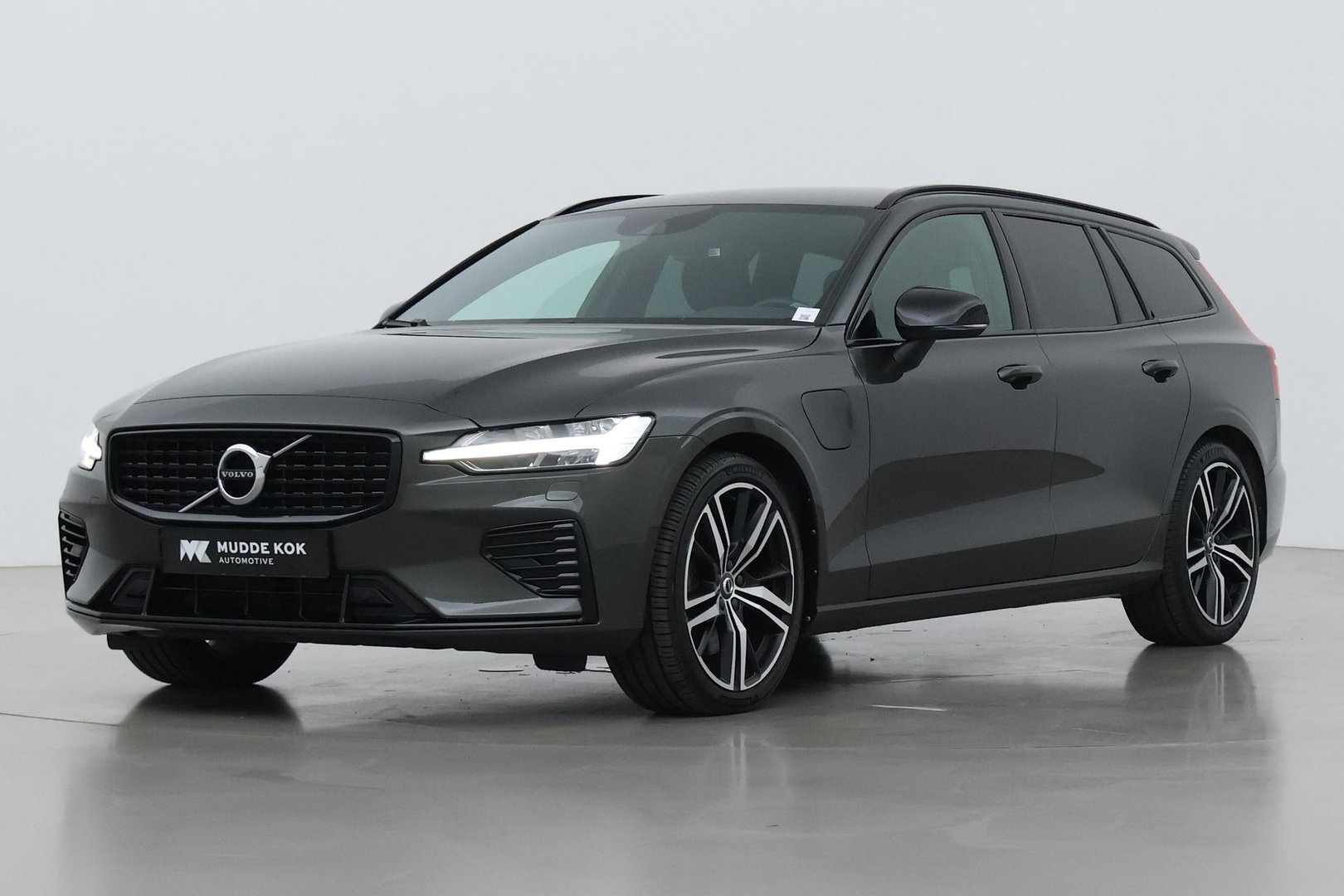 Volvo V60 T6 R-Design | Long Range | ACC | Stoelverwarming | Trekhaak | Camera | Keyless | Memory | 19 Inch