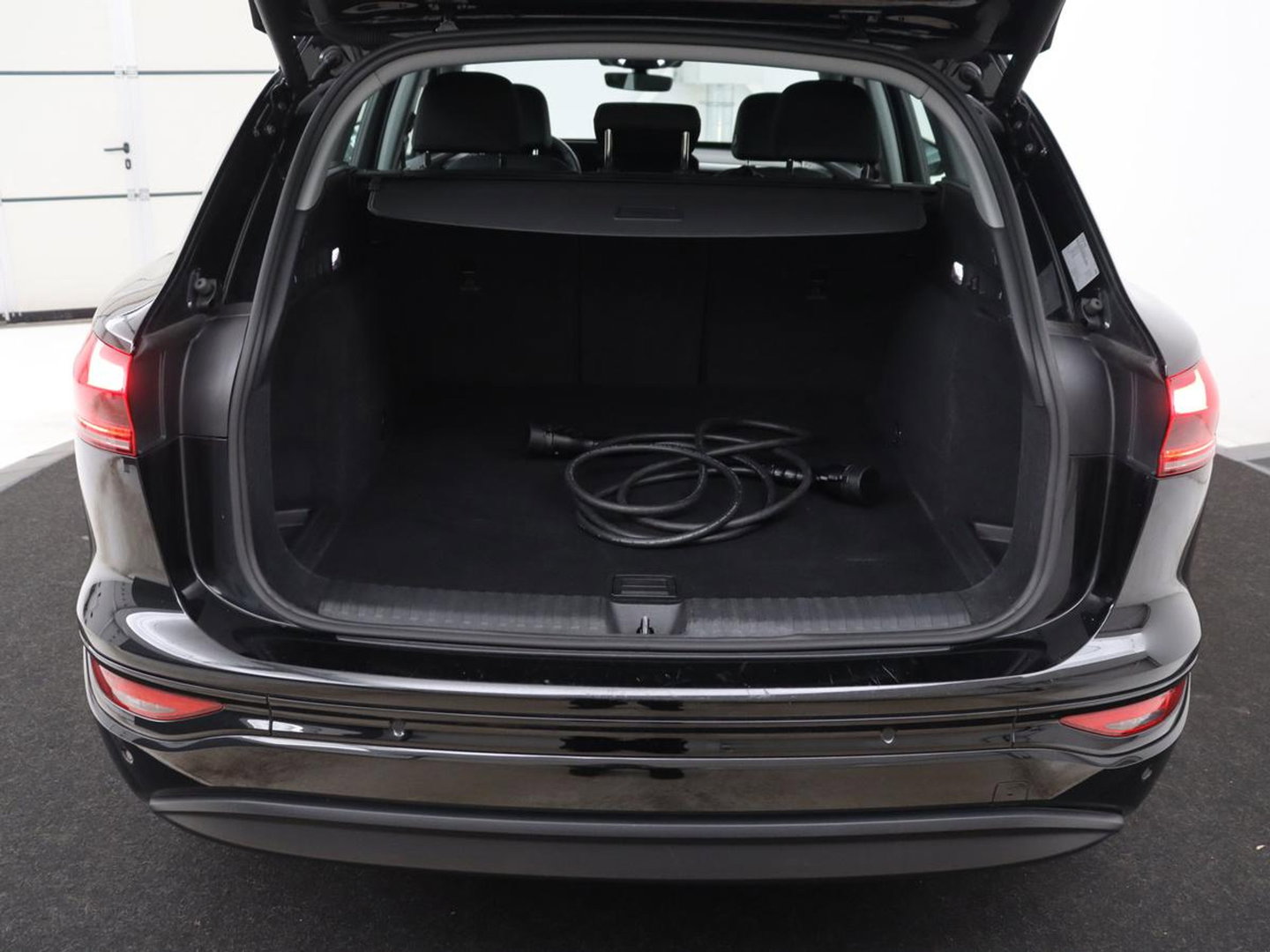 Audi Q6 e-tron edition performance 100 kWh | SOH 95.5% | Cruise control | Stoelverwarming | Carplay | Park assist | Climate control | Navigatie | Elektrische kofferbak | 19" velgen |