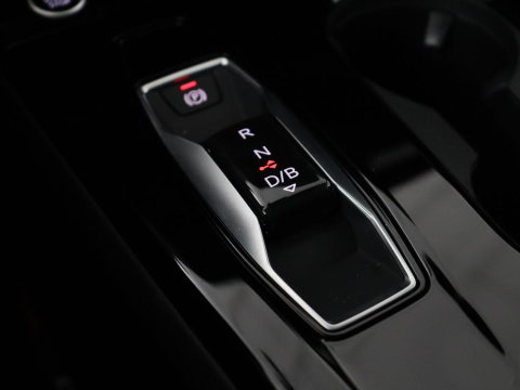 Audi Q6 e-tron edition performance 100 kWh | SOH 95.5% | Cruise control | Stoelverwarming | Carplay | Park assist | Climate control | Navigatie | Elektrische kofferbak | 19" velgen |