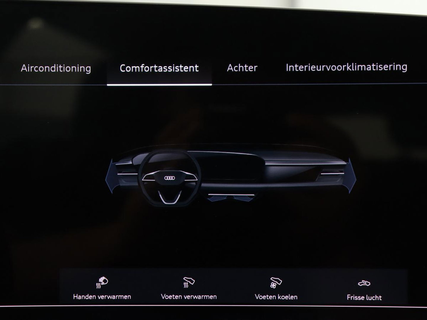 Audi Q6 e-tron edition performance 100 kWh | SOH 95.5% | Cruise control | Stoelverwarming | Carplay | Park assist | Climate control | Navigatie | Elektrische kofferbak | 19" velgen |