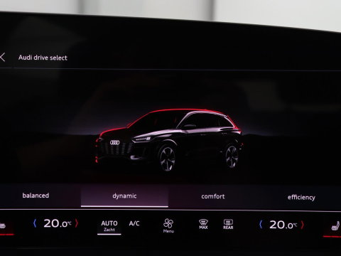 Audi Q6 e-tron edition performance 100 kWh | SOH 95.5% | Cruise control | Stoelverwarming | Carplay | Park assist | Climate control | Navigatie | Elektrische kofferbak | 19" velgen |