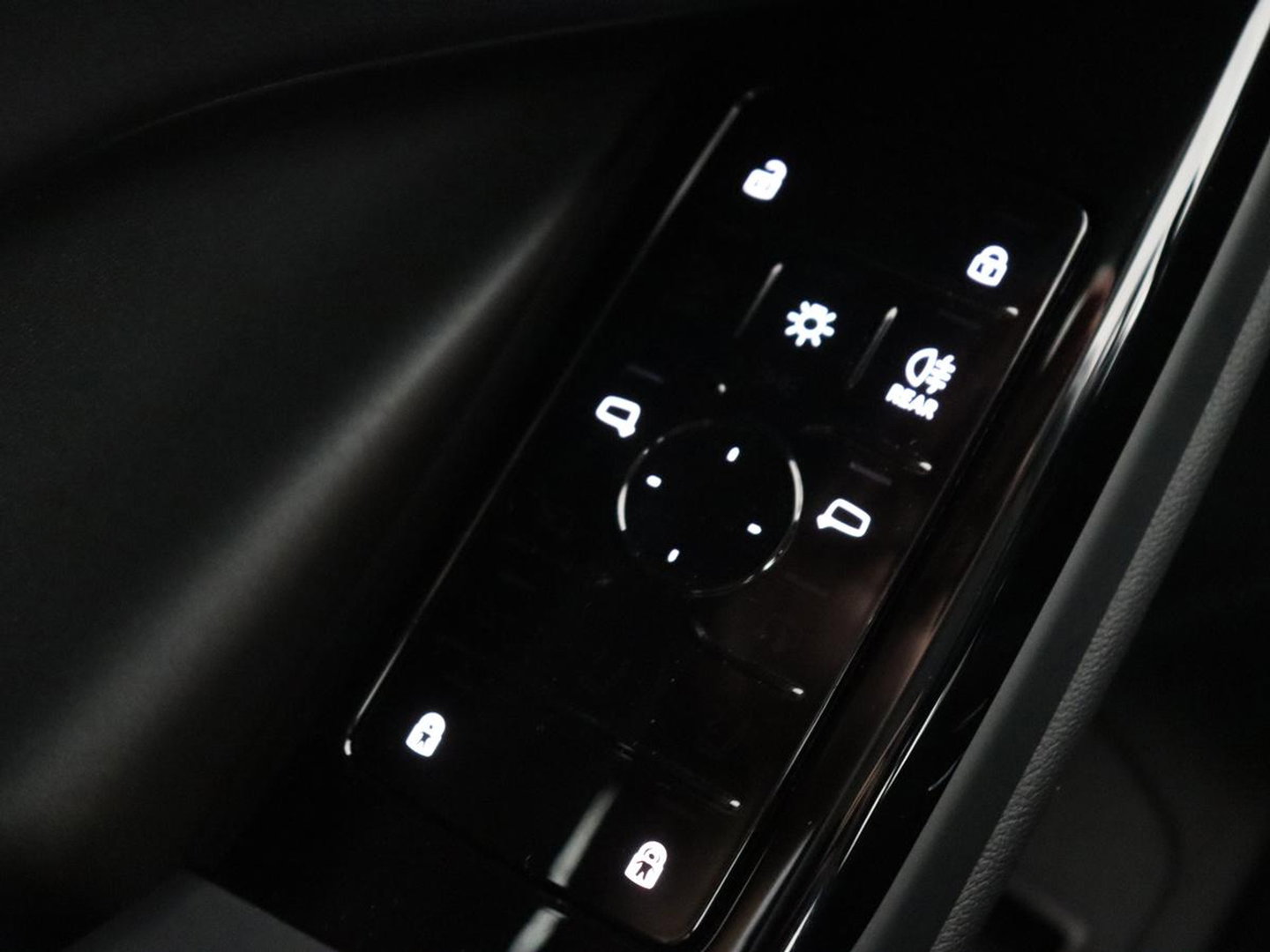 Audi Q6 e-tron edition performance 100 kWh | SOH 95.5% | Cruise control | Stoelverwarming | Carplay | Park assist | Climate control | Navigatie | Elektrische kofferbak | 19" velgen |