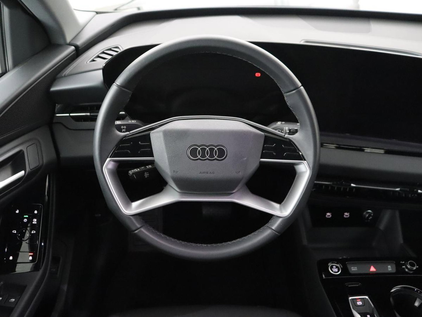 Audi Q6 e-tron edition performance 100 kWh | SOH 95.5% | Cruise control | Stoelverwarming | Carplay | Park assist | Climate control | Navigatie | Elektrische kofferbak | 19" velgen |