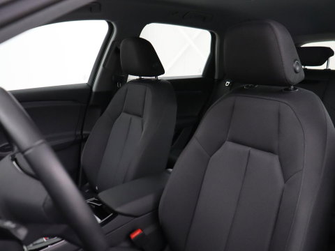 Audi Q6 e-tron edition performance 100 kWh | SOH 95.5% | Cruise control | Stoelverwarming | Carplay | Park assist | Climate control | Navigatie | Elektrische kofferbak | 19" velgen |