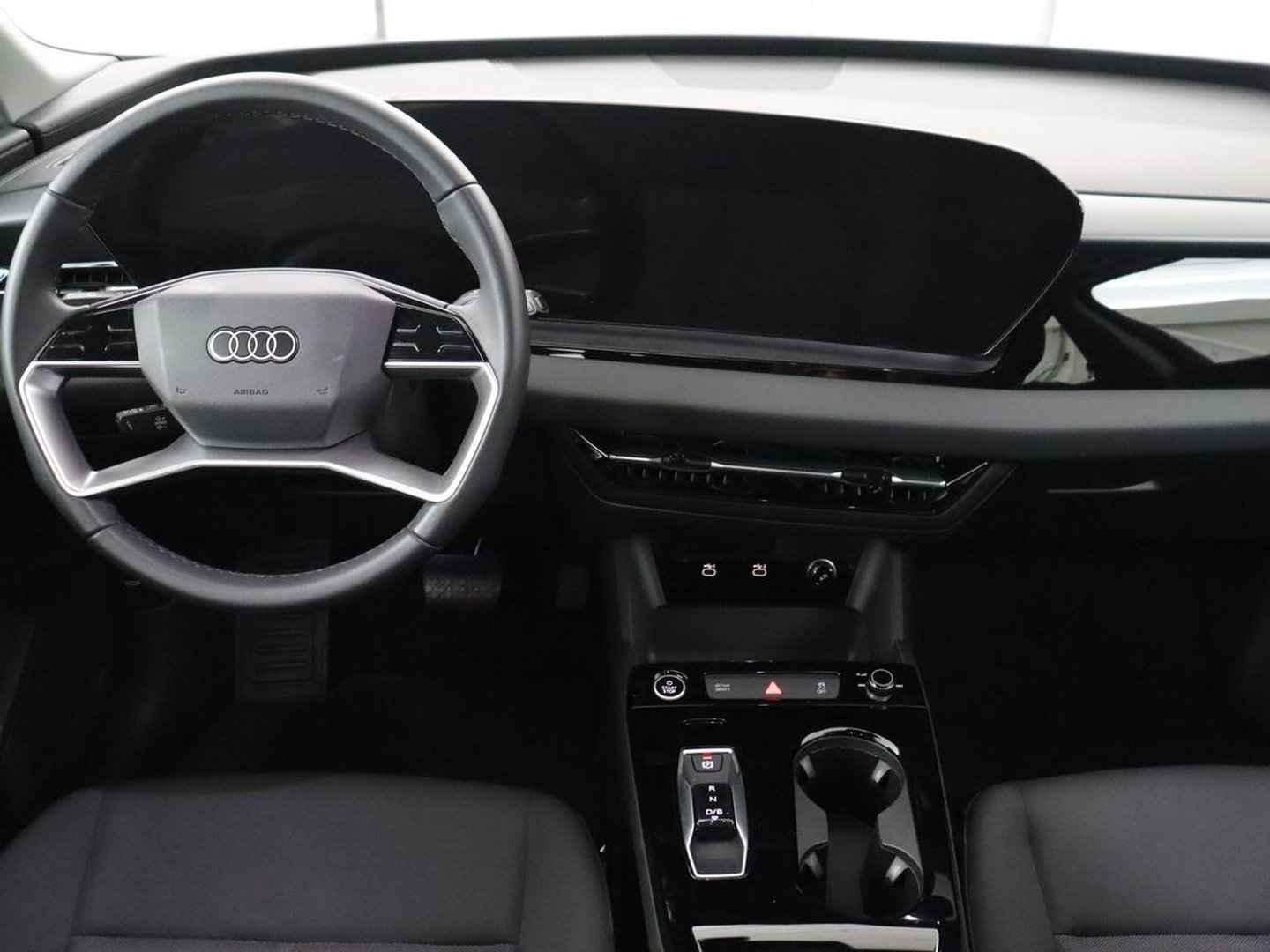 Audi Q6 e-tron edition performance 100 kWh | SOH 95.5% | Cruise control | Stoelverwarming | Carplay | Park assist | Climate control | Navigatie | Elektrische kofferbak | 19" velgen |